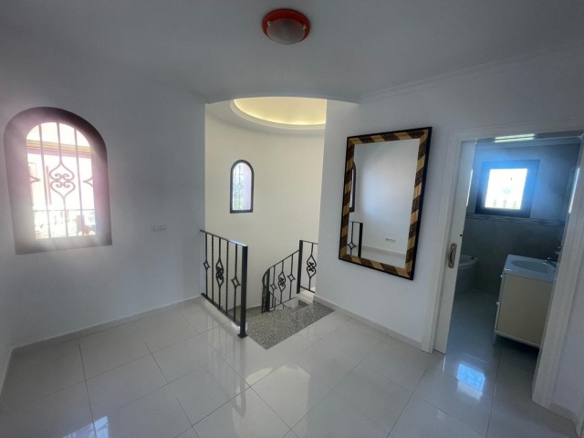 5 Soveroms Villa i Mijas