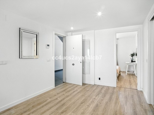 Apartamento con 2 Dormitorios  en Estepona
