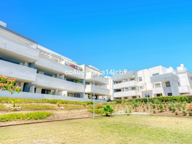 Apartamento con 2 Dormitorios  en Estepona