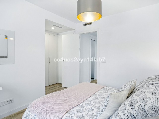 Apartamento con 2 Dormitorios  en Estepona