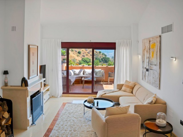 3 Bedrooms Apartment in Elviria