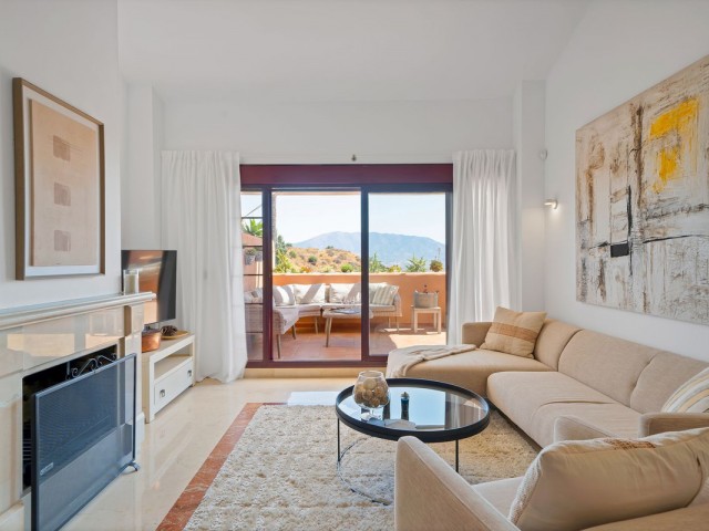 3 Bedrooms Apartment in Elviria