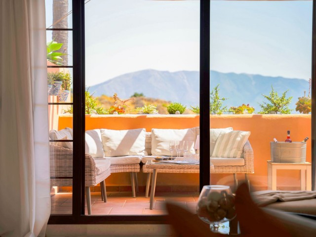 3 Bedrooms Apartment in Elviria