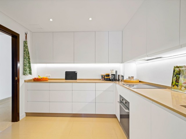 3 Bedrooms Apartment in Elviria