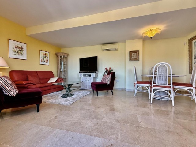 Apartamento con 3 Dormitorios  en Marbella