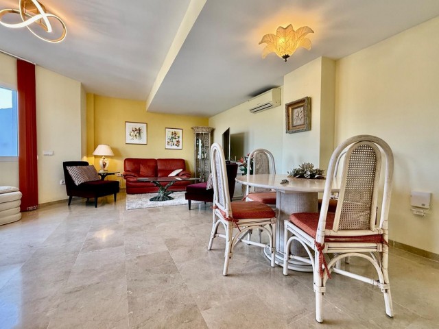 Apartamento con 3 Dormitorios  en Marbella