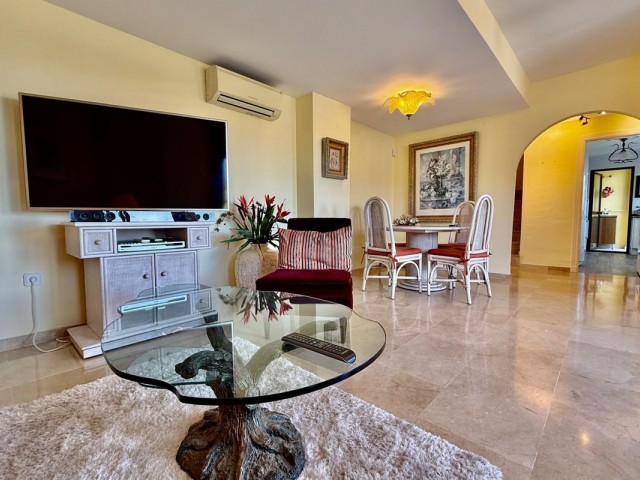 Apartamento con 3 Dormitorios  en Marbella
