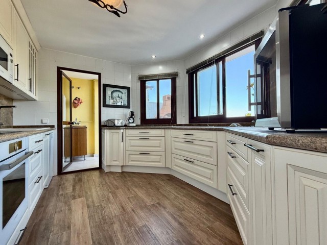 Apartamento con 3 Dormitorios  en Marbella