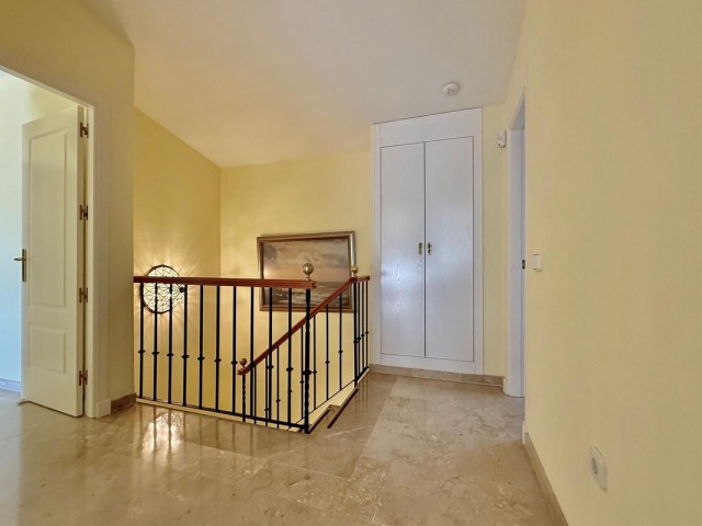 Apartamento con 3 Dormitorios  en Marbella
