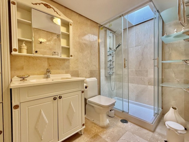 Apartamento con 3 Dormitorios  en Marbella