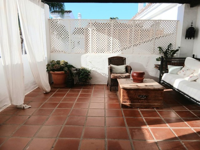 Apartamento con 2 Dormitorios  en Marbella