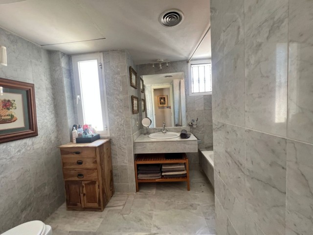 Apartamento con 2 Dormitorios  en Marbella