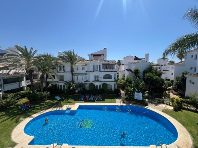 Apartamento con 2 Dormitorios  en Marbella