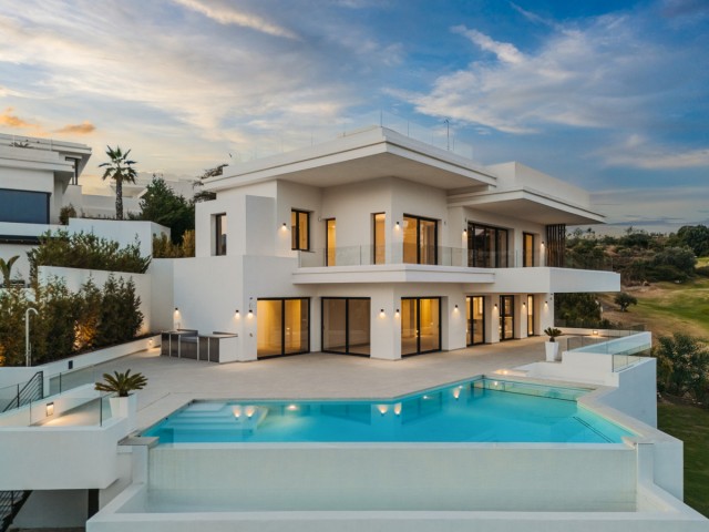 4 Sovrums Villa i Estepona