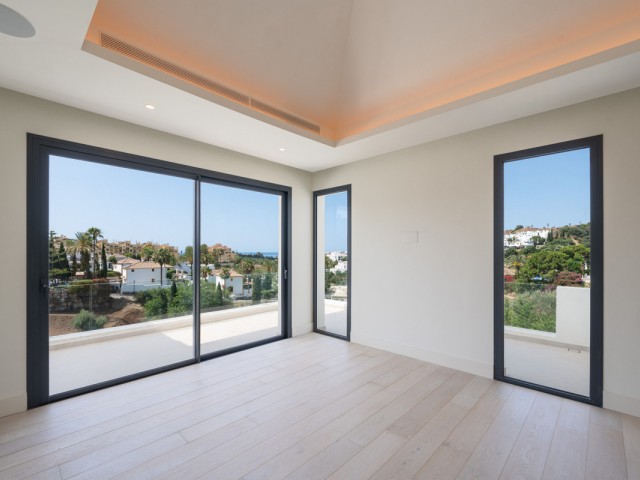 4 Sovrums Villa i Estepona