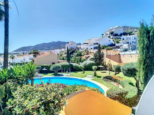 Villa con 4 Dormitorios  en Arroyo de la Miel