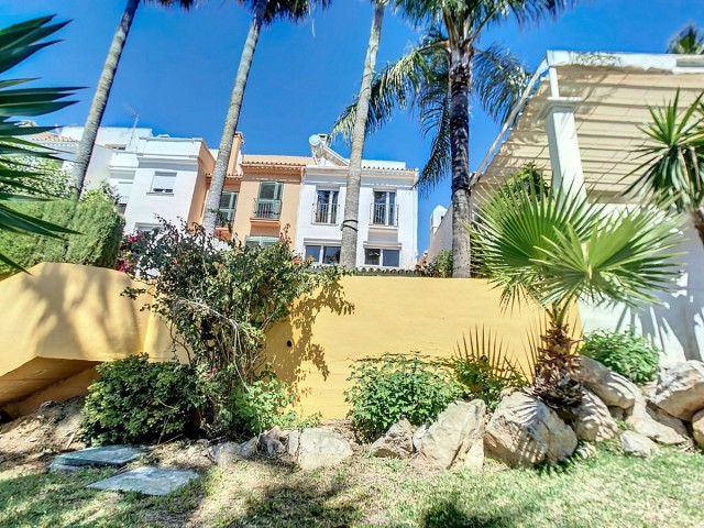 Villa con 4 Dormitorios  en Arroyo de la Miel