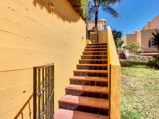 Villa con 4 Dormitorios  en Arroyo de la Miel