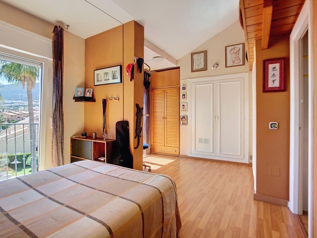 Villa con 4 Dormitorios  en Arroyo de la Miel