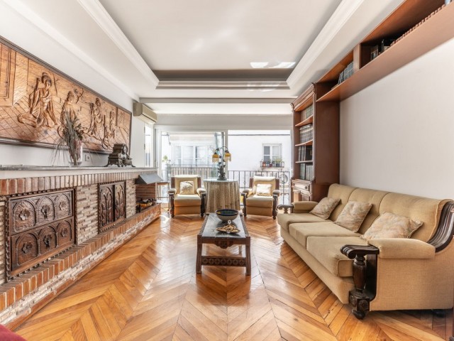Apartamento con 3 Dormitorios  en Marbella