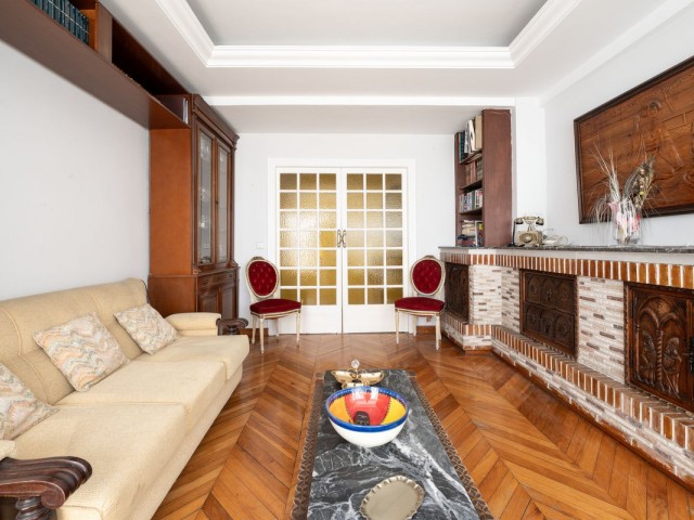 Apartamento con 3 Dormitorios  en Marbella