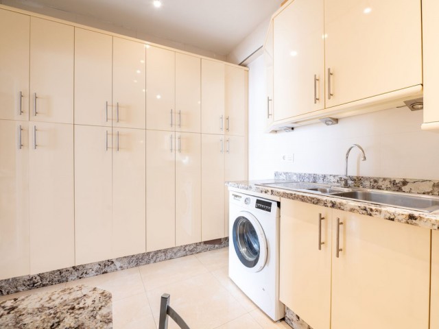 Apartamento con 3 Dormitorios  en Marbella