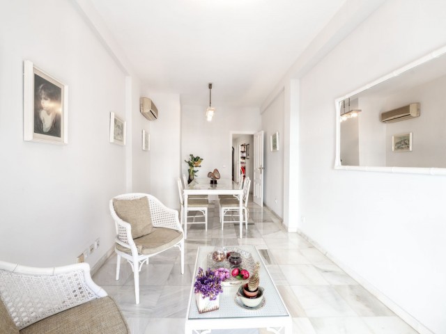 Apartamento con 3 Dormitorios  en Marbella