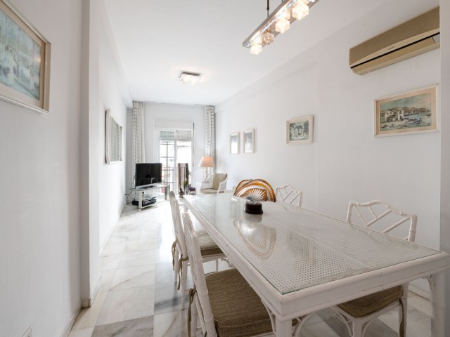 Apartamento con 3 Dormitorios  en Marbella