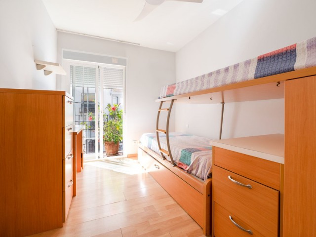 Apartamento con 3 Dormitorios  en Marbella