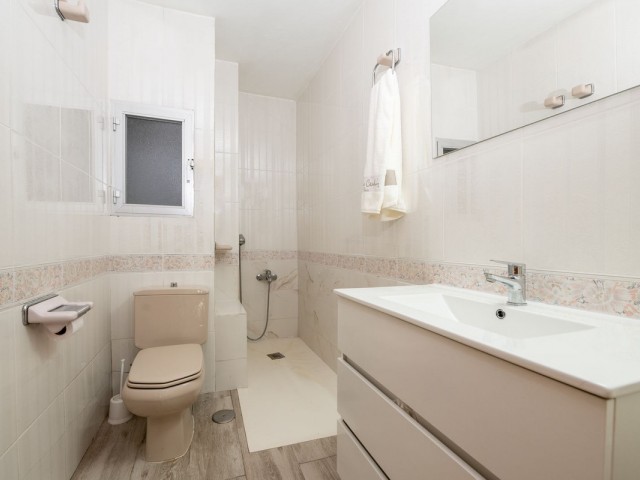 Apartamento con 3 Dormitorios  en Marbella