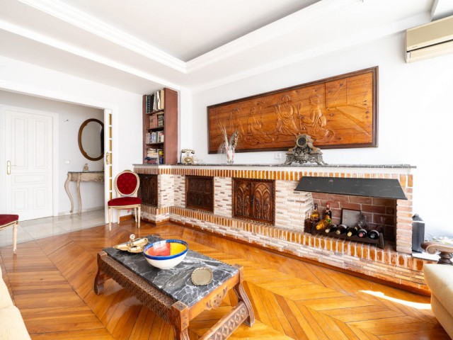 Apartamento con 3 Dormitorios  en Marbella