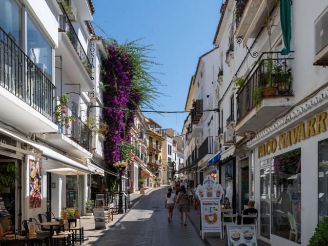 Apartamento con 3 Dormitorios  en Marbella