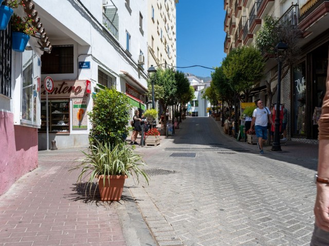 Apartamento con 3 Dormitorios  en Marbella