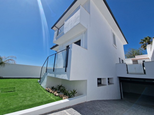 3 Soveroms Villa i Manilva