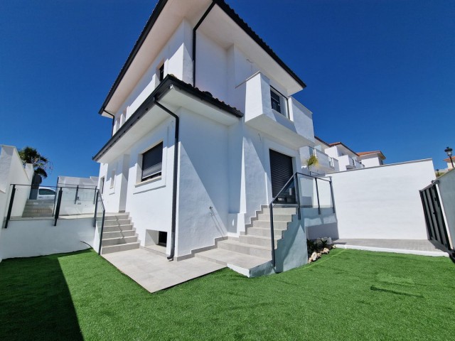 3 Soveroms Villa i Manilva