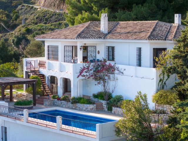 Villa con 4 Dormitorios  en Mijas