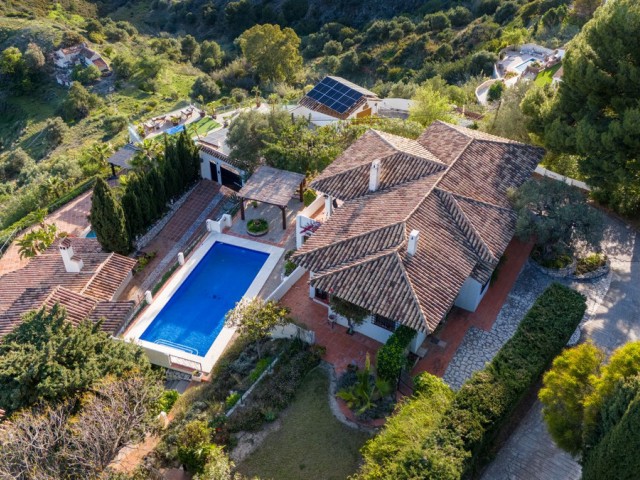 Villa con 4 Dormitorios  en Mijas