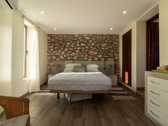 Villa con 4 Dormitorios  en Mijas