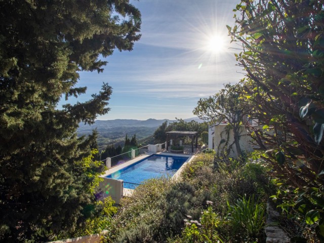 Villa con 4 Dormitorios  en Mijas