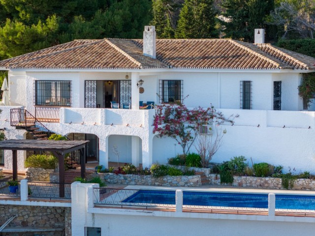 Villa con 4 Dormitorios  en Mijas