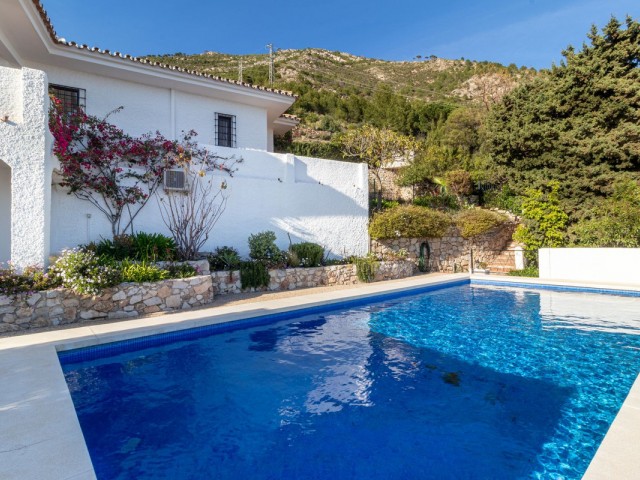 Villa con 4 Dormitorios  en Mijas