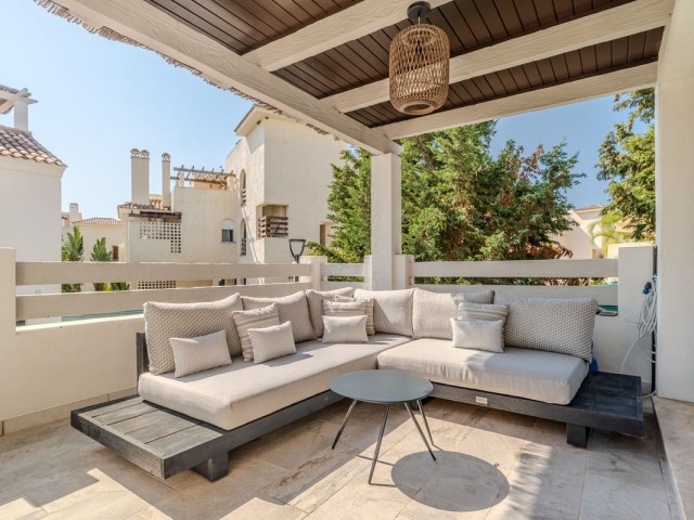 Maison mitoyenne avec 3 Chambres  à Estepona