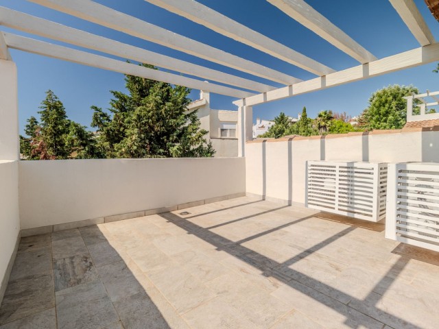 Maison mitoyenne avec 3 Chambres  à Estepona