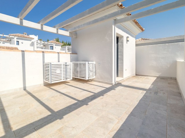 Maison mitoyenne avec 3 Chambres  à Estepona