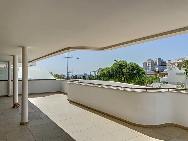 4 Bedrooms Apartment in Estepona
