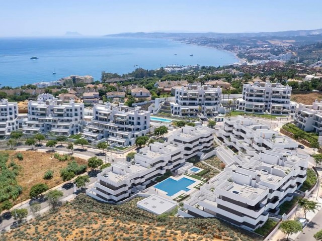 4 Bedrooms Apartment in Estepona