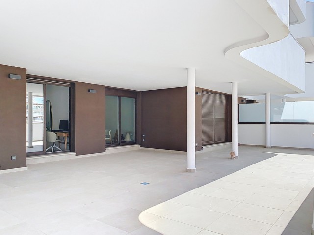 4 Bedrooms Apartment in Estepona