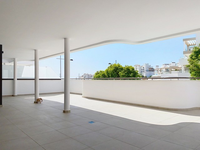 4 Bedrooms Apartment in Estepona