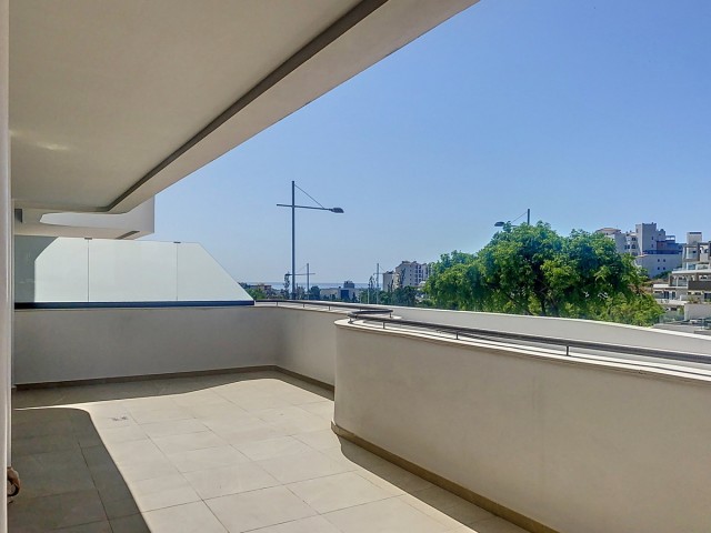 4 Bedrooms Apartment in Estepona