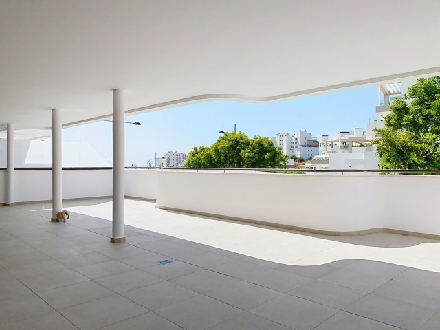 4 Bedrooms Apartment in Estepona
